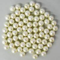 Glaswachsperlen 10 mm creme, 30 Stück